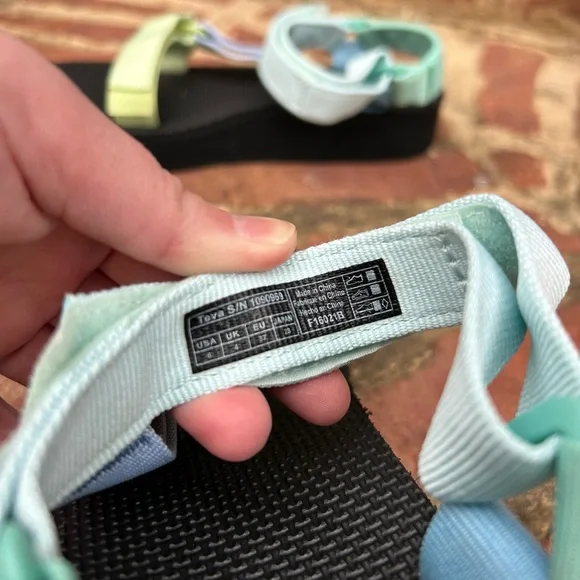 Teva women’s vibrant colorful platform sandals - Picture 5 of 5